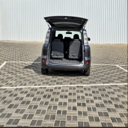 
										Toyota Sienta 2012 full									