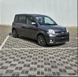 
										Toyota Sienta 2012 full									