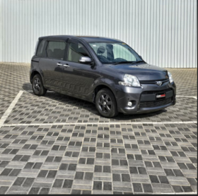 Toyota Sienta 2012