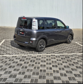 Toyota Sienta 2012