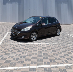 Peugeot 208 2012