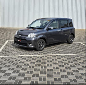 Toyota Sienta 2012