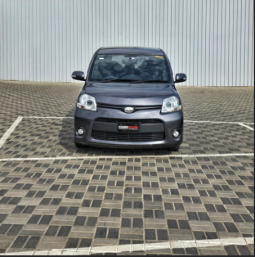 
										Toyota Sienta 2012 full									