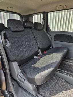 
										Toyota Sienta 2012 full									