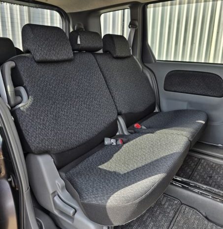 
								Toyota Sienta 2012 full									