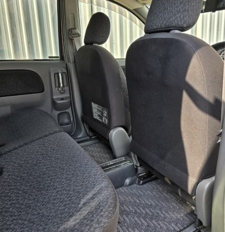 
								Toyota Sienta 2012 full									