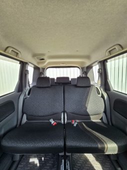 
										Toyota Sienta 2012 full									