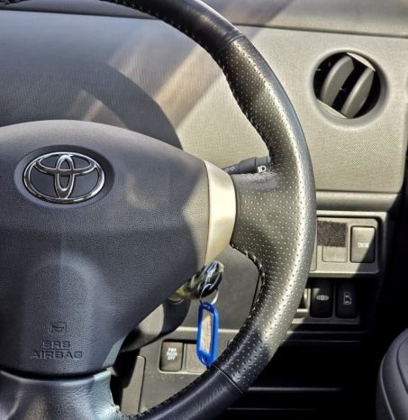 
								Toyota Sienta 2012 full									