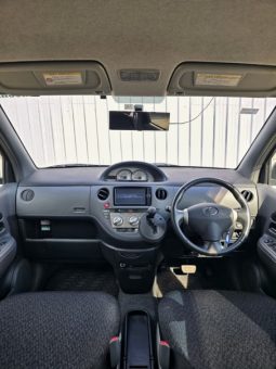 
										Toyota Sienta 2012 full									