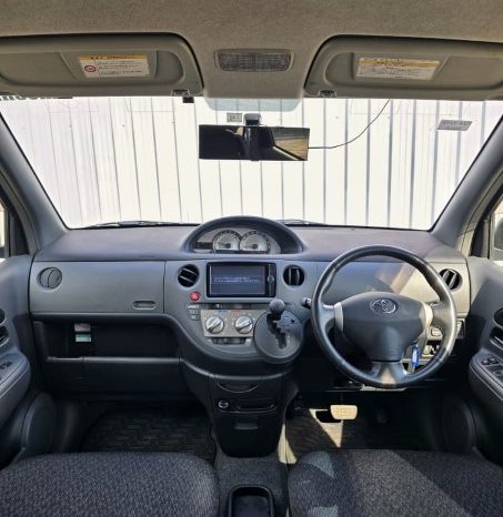 
								Toyota Sienta 2012 full									