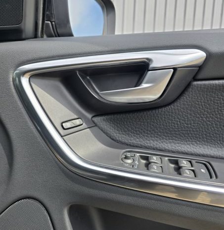 
								2012 Volvo XC60 full									