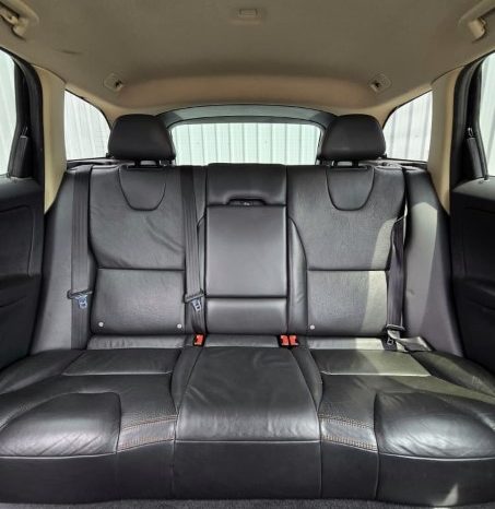 
								2012 Volvo XC60 full									