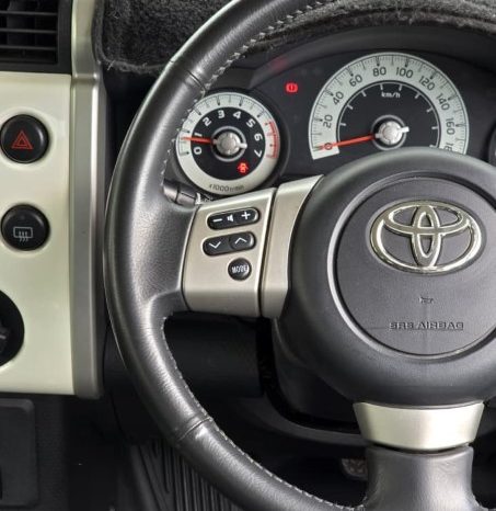 
								2012 Toyota FJ Cruiser full									