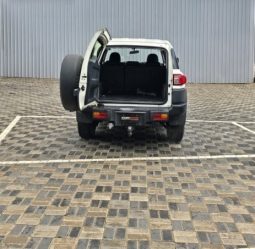 
										2012 Toyota FJ Cruiser full									