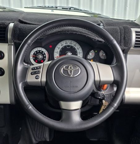 
								2012 Toyota FJ Cruiser full									