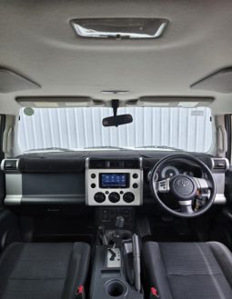 
										2012 Toyota FJ Cruiser full									