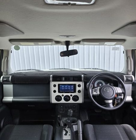 
								2012 Toyota FJ Cruiser full									
