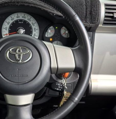 
								2012 Toyota FJ Cruiser full									