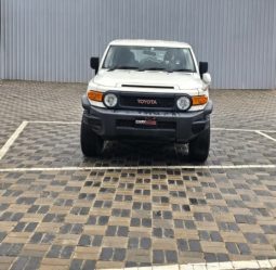 
										2012 Toyota FJ Cruiser full									