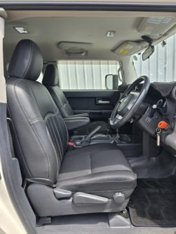 
										2012 Toyota FJ Cruiser full									