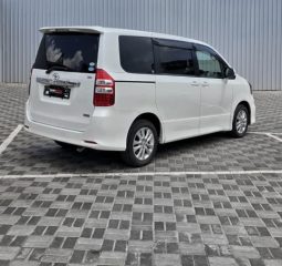 
										2010 Toyota Noah full									