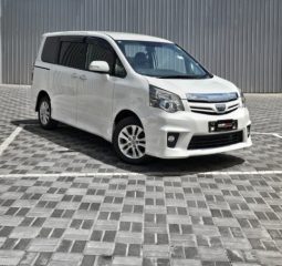
										2010 Toyota Noah full									