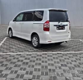 2010 Toyota Noah
