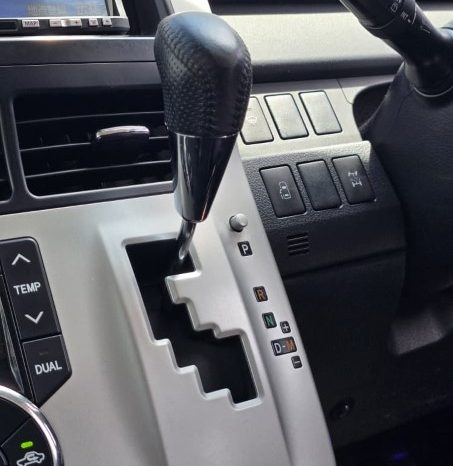 
								2010 Toyota Noah full									