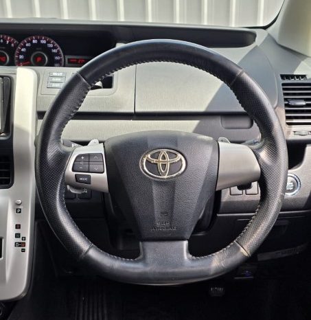 
								2010 Toyota Noah full									