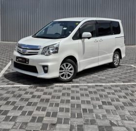2010 Toyota Noah