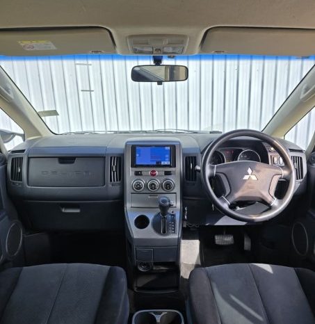 
								2012 Mitsubishi Delica full									