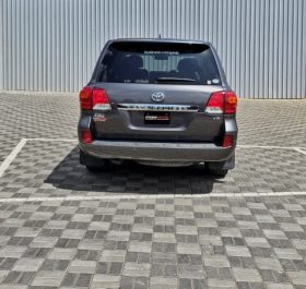 2012 Toyota Land Cruiser V8