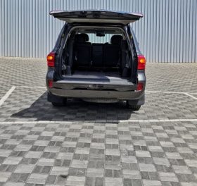 2012 Toyota Land Cruiser V8