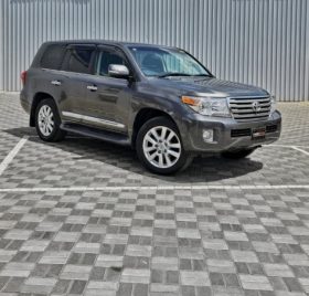 2012 Toyota Land Cruiser V8