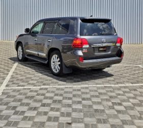2012 Toyota Land Cruiser V8