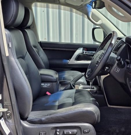 
								2012 Toyota Land Cruiser V8 full									