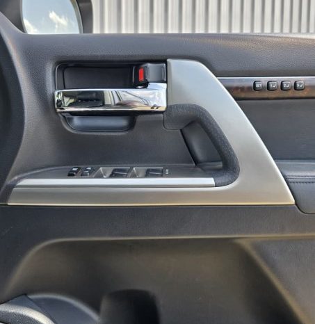 
								2012 Toyota Land Cruiser V8 full									