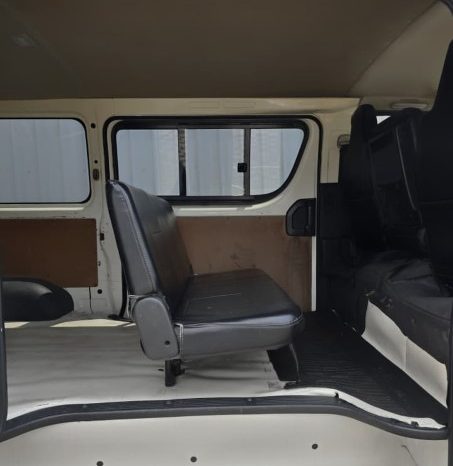
								2012 Toyota Hiace full									