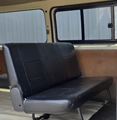 
								2012 Toyota Hiace full									