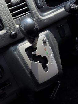 
										2012 Toyota Hiace full									