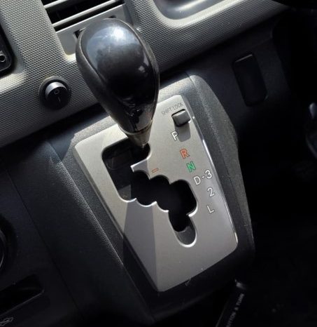 
								2012 Toyota Hiace full									